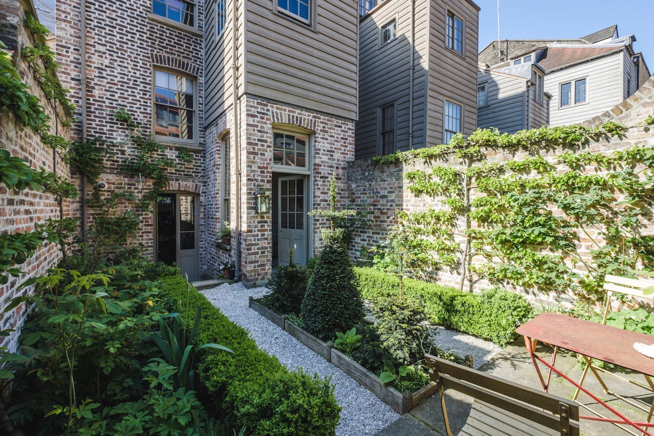 Aucoot - Varden Street - Pedro Da Costa Felguieras - Restored Georgian House - Historic paint pigments