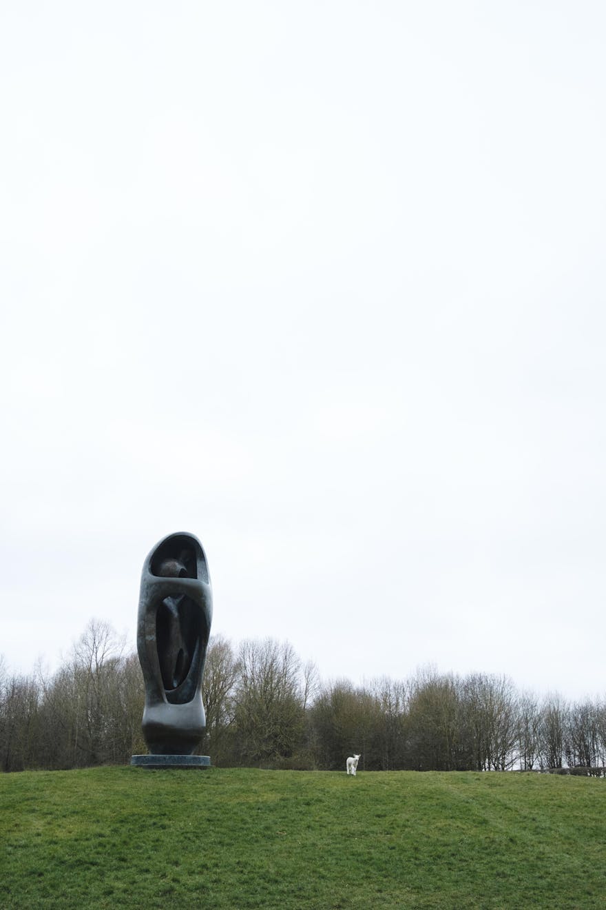 Henry Moore Studios and Gardens - Aucoot - Large Upright Internal / External Form