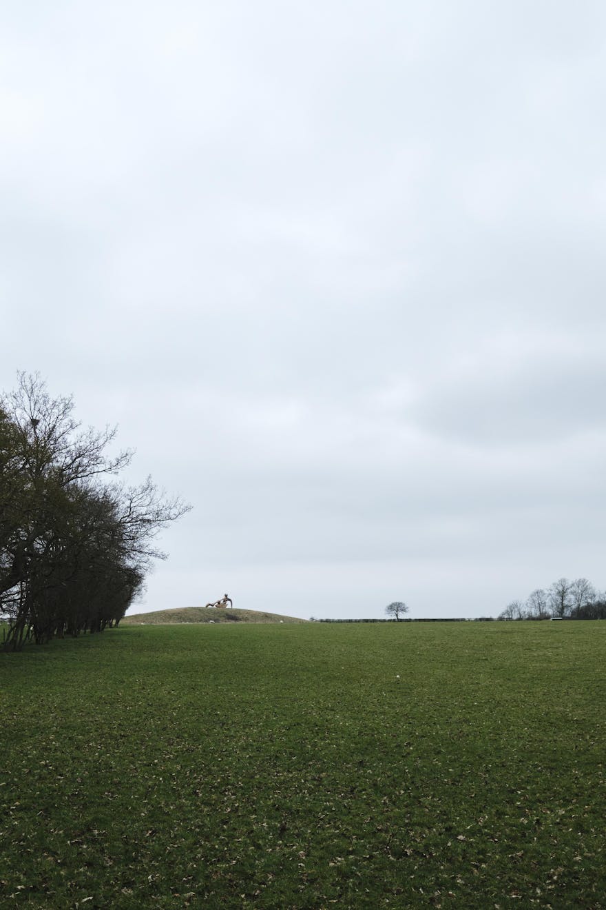 Henry Moore Studios and Gardens - Aucoot - Large Reclining Figure