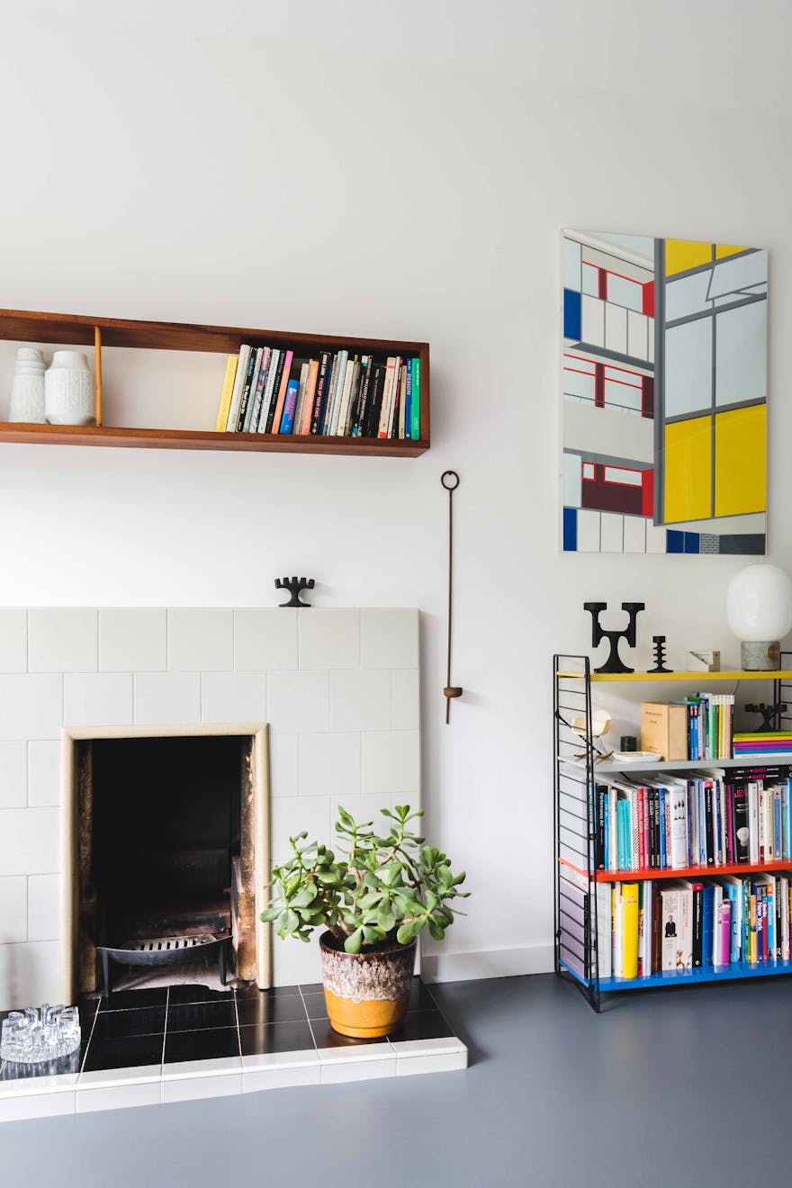 Aucoot-Herrick-Court-Parkleys-Eric-Lyons-Span-Development-Mid-Century-Modern-Flat