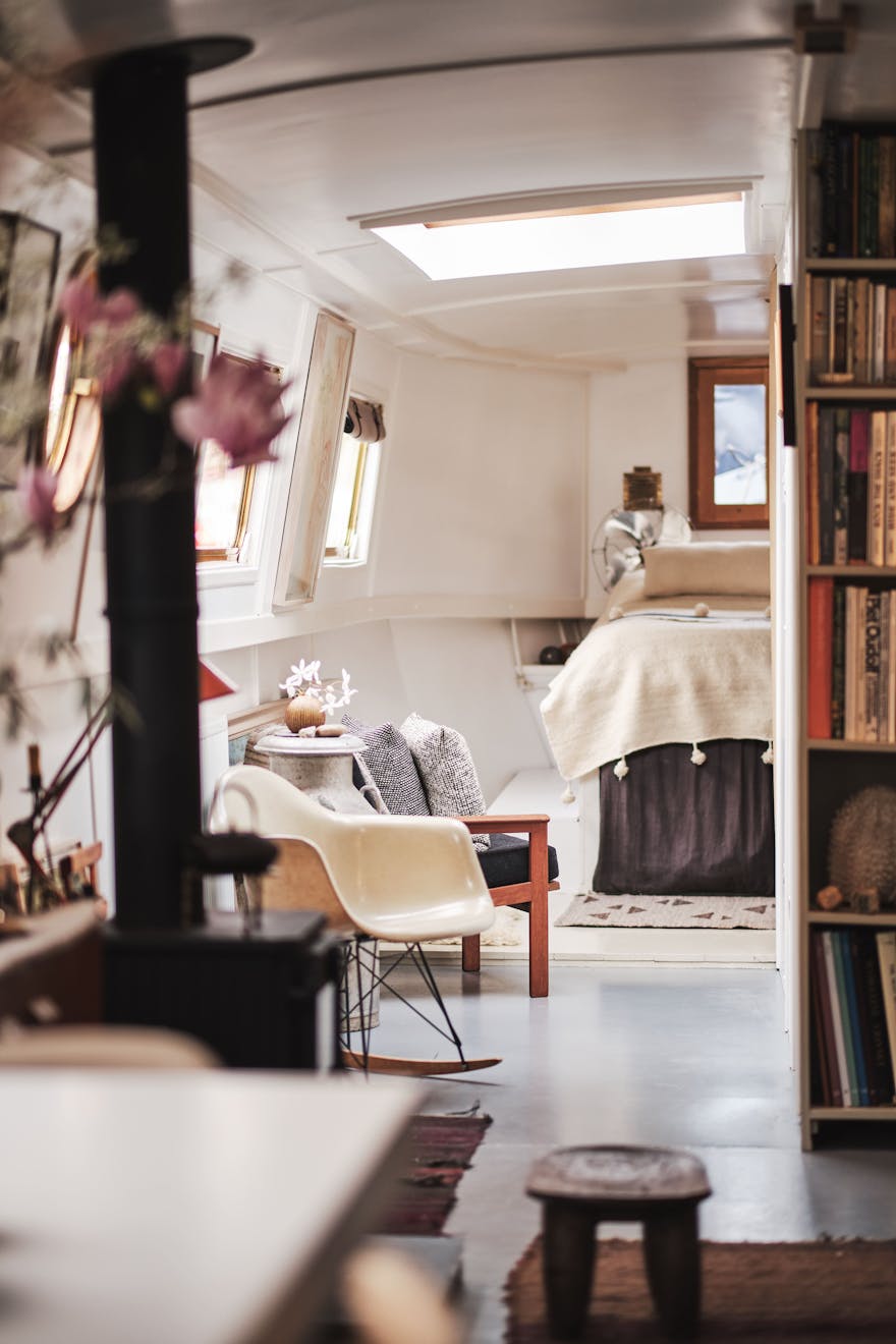 Chinampa - Wright and Doyle - Aucoot - Modern House Boat