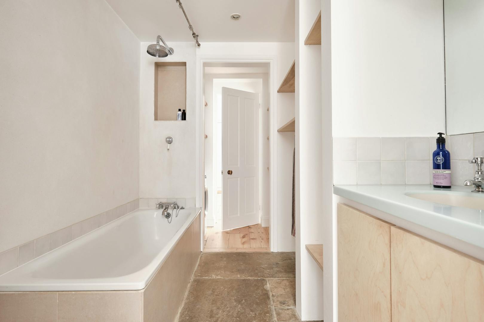 Richmond-Road-London-Fields-Aucoot-Victorian-house-basement-flat-modern-refurbishment