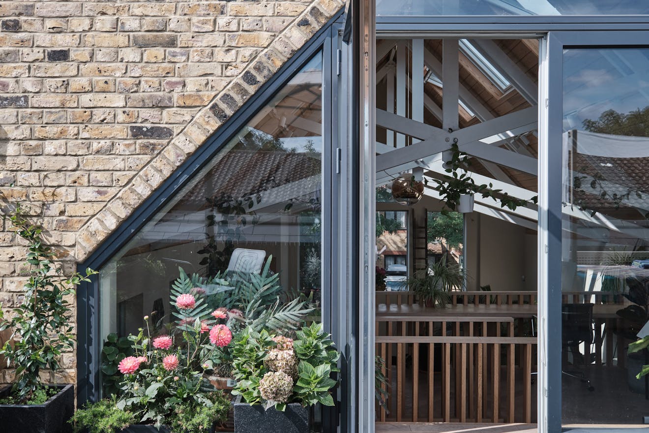 Utopia House, Watson's Street, Depford - photo by Aucoot - Alex Nikjoo Architects