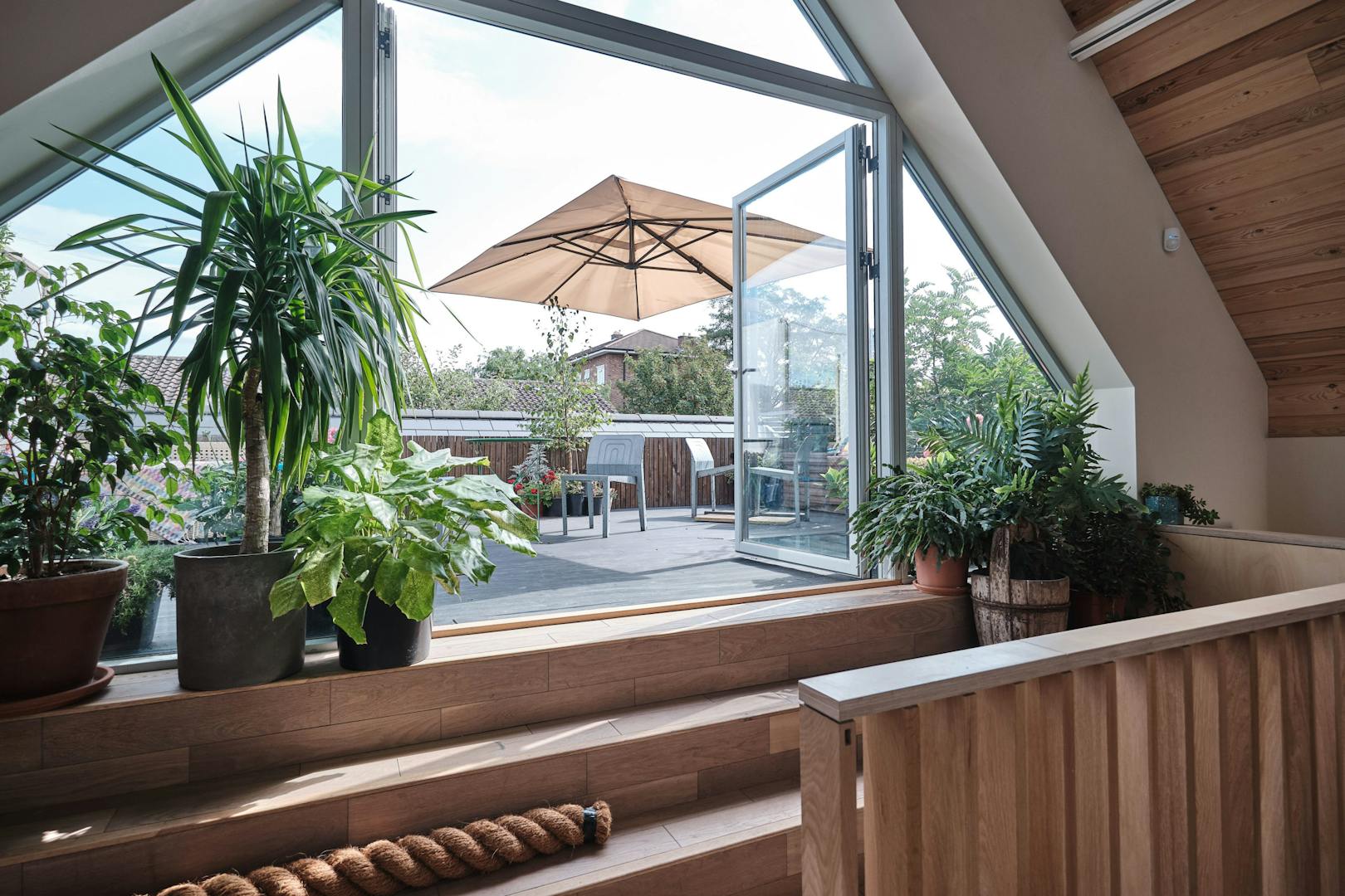 Utopia House, Watson's Street, Depford - photo by Aucoot - Alex Nikjoo Architects-