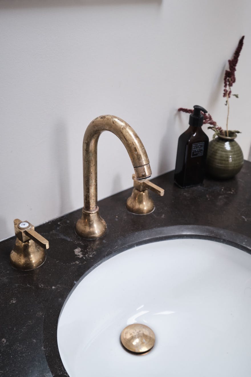 Victorian-house-with-modern-extension-over-looking-Victoria-Park-London-photo-by-Aucoot-Estate-Agents