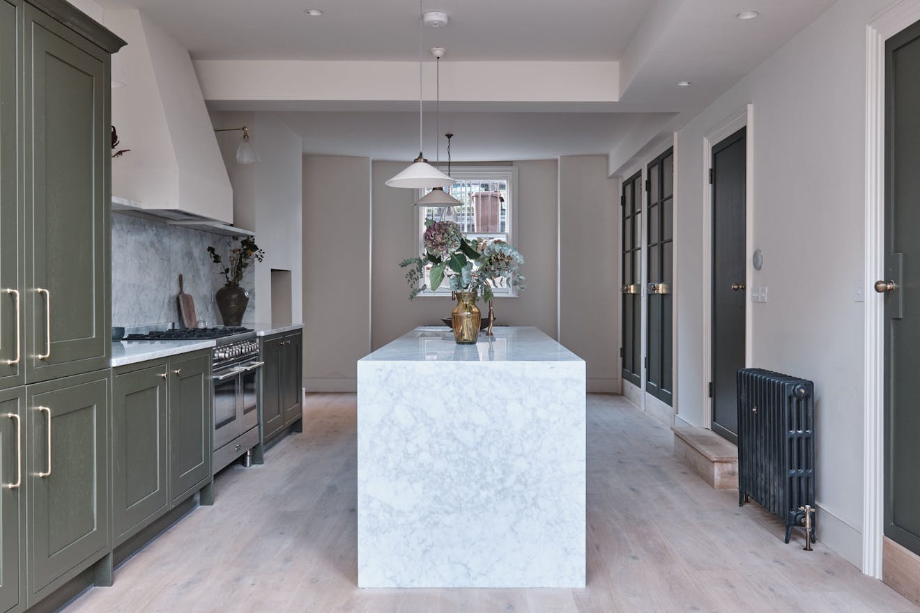 Victorian house with modern extension over looking Victoria Park London - photo by Aucoot Estate Agents