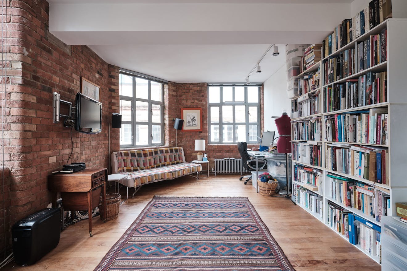 Underwood-Street-Warehouse-Conversion-exposed-brickwork-and-factory-windows-photo-by-Aucoot-Estate-Agents