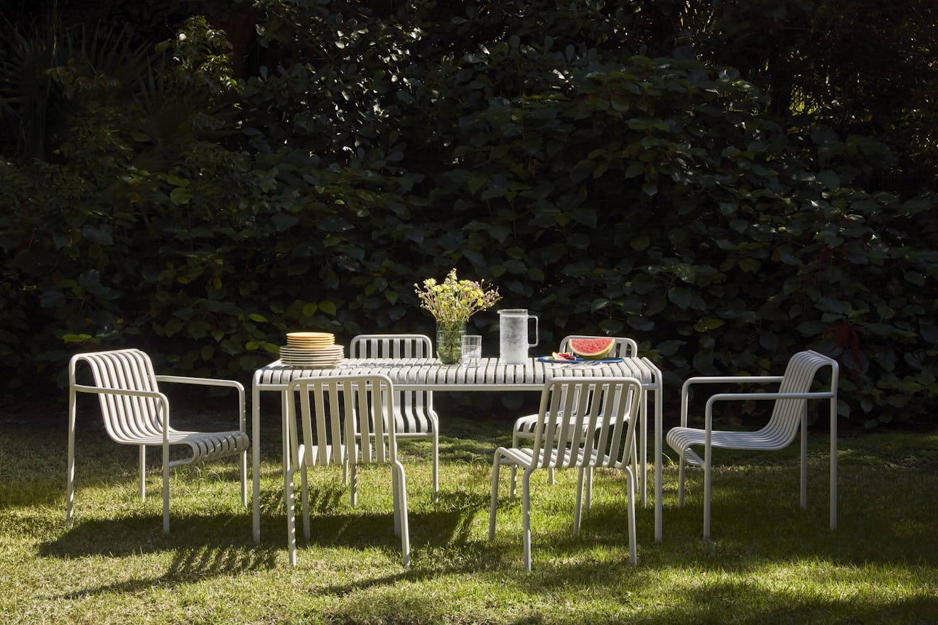 Aucoot_Estate_Agent_Design_Classics_Palissade Lounge Chair Low_Palissade Chair_Palissade Table sky grey