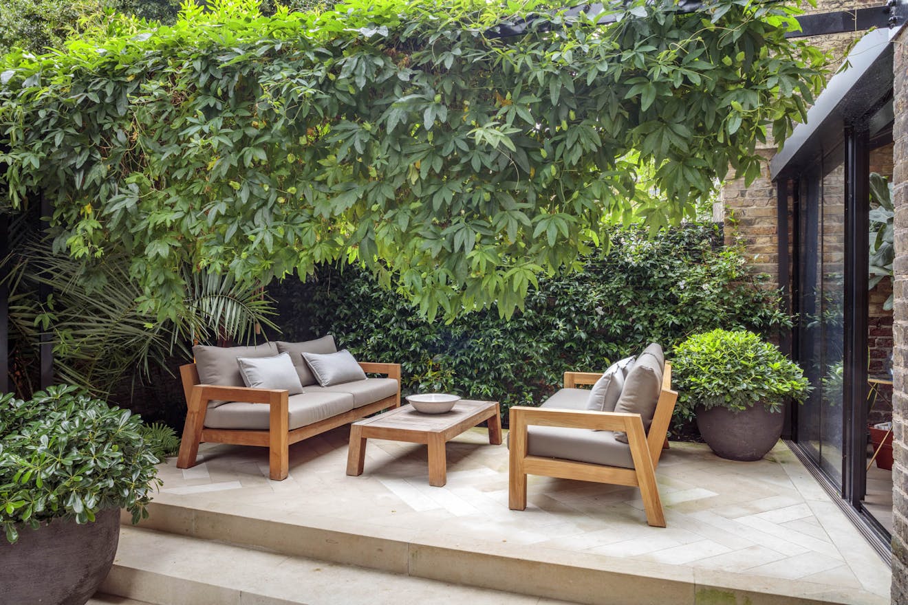 cameron gardens - clive nichols - aucoot estate agent