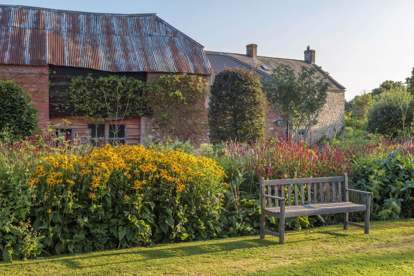 cameron gardens - devon family home - clive nichols - aucoot estate agent