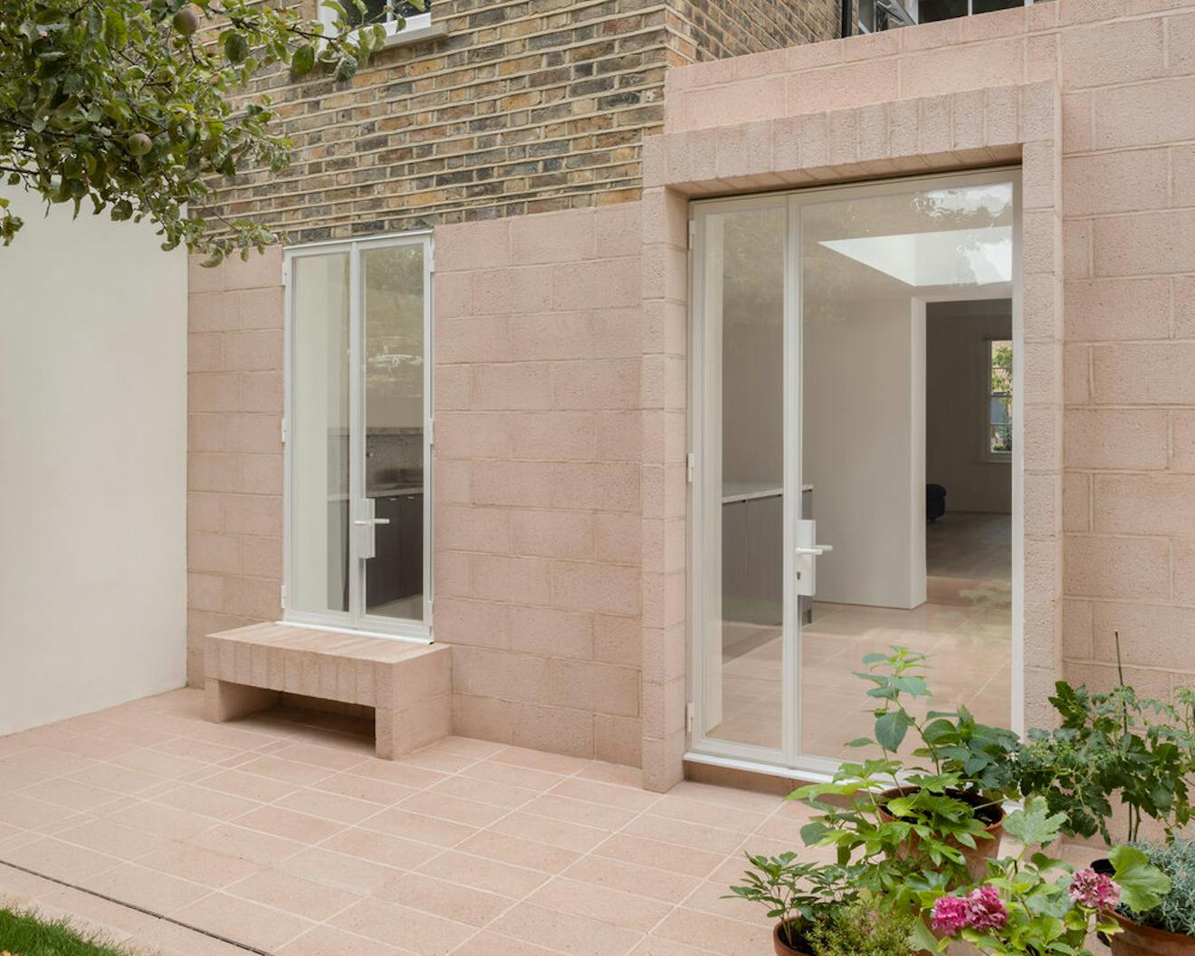 osullivan-skoufoglou-architects-aucoot-estate-agent-balcorne-street-by-ståle-eriksen-2