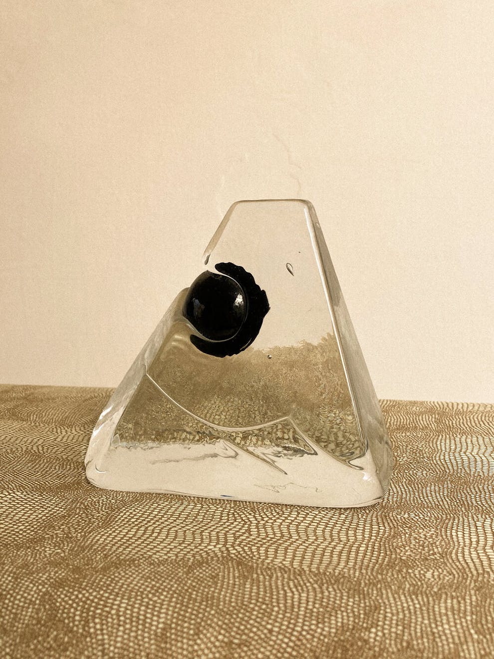 glass-sculpture-shop-mantel-sadie-perry-aucoot-estate-agents