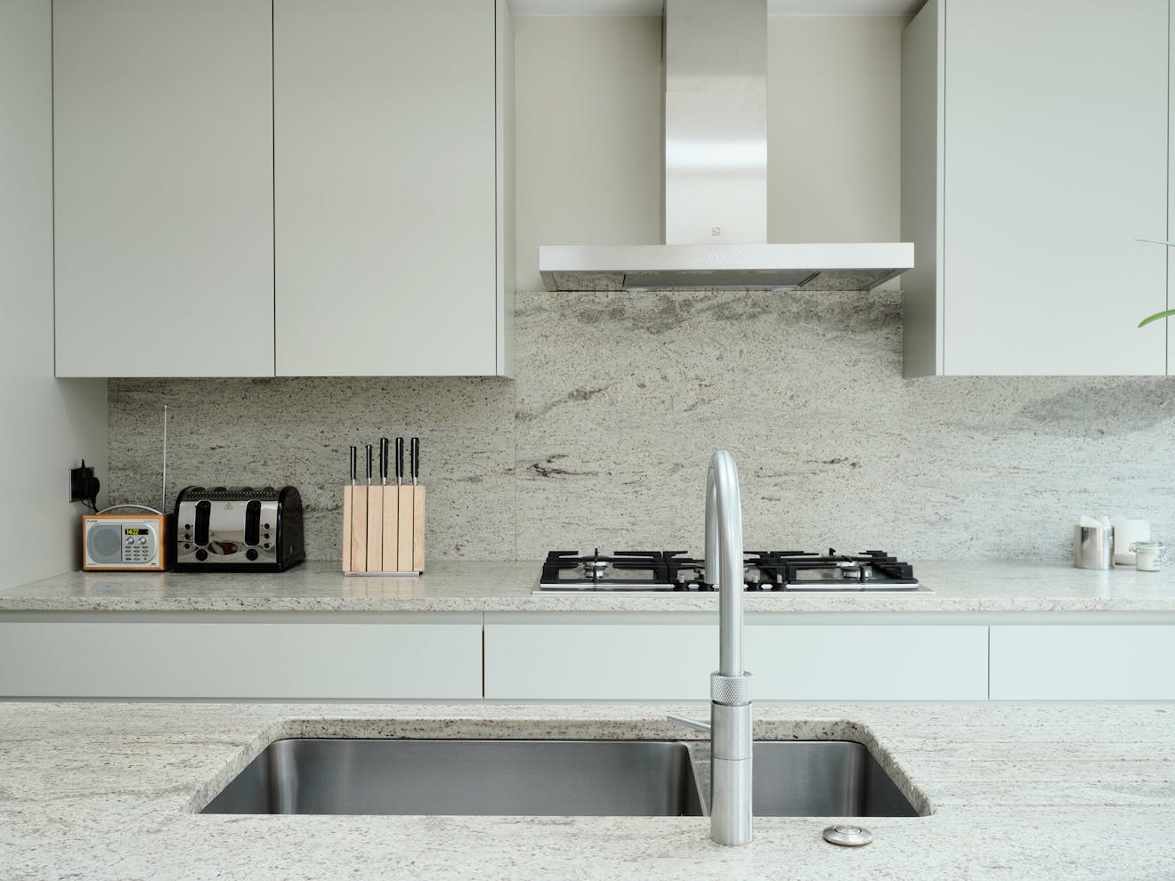 Chiswick W4 - Finch London - Kitchen Design - Aucoot Estate Agents 1