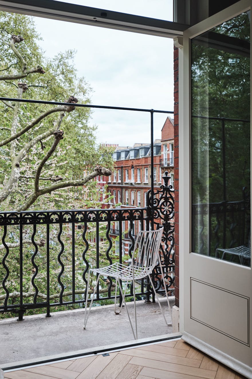 Styling-Neutrals-Katarina-Laurent-Eviga-De-Rosee-Sa-Aucoot-Estate-Agents